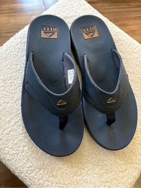 Reef Fanning Flip Flops men’s size 9 Blue/Brown preowned. Read Description.